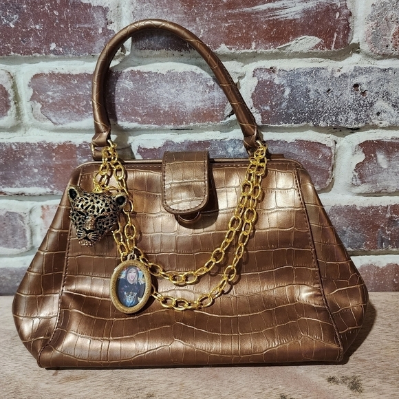 Taylor Swift Rep TV Easter Egg  Hand Designed Purse - Picture 4 of 9